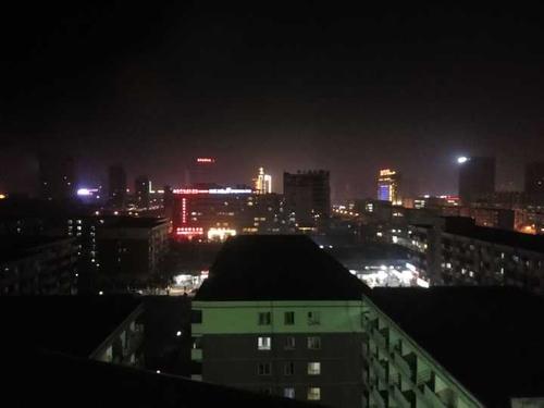 刚来大学,第一次离家,站在楼顶的怀念!