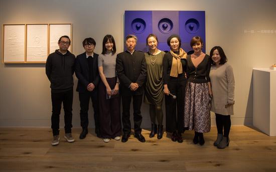 展览嘉宾合影,从左至右:米杰,鄢来超,孙一钿,范迪安,章燕紫,郜笛斐,樊