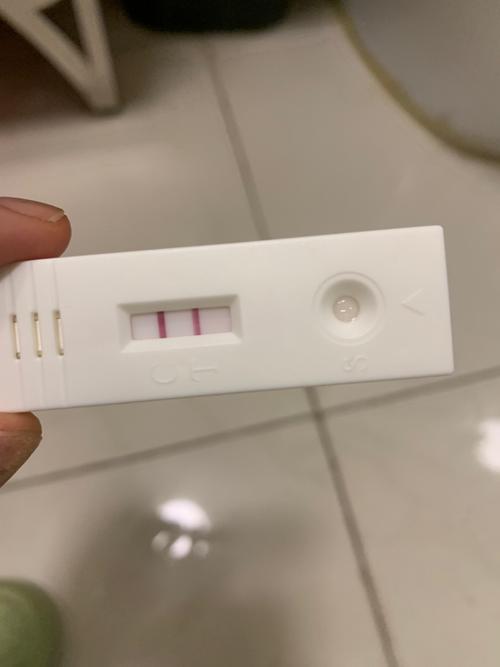 日用验孕棒测出弱阳去医院抽血医生说没怀孕,今天29号早上测是强阳