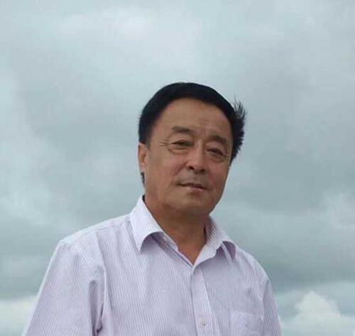 蒋鸿峰, 笔名--林泉客.男,满族,1953年11月生,辽宁新宾人.