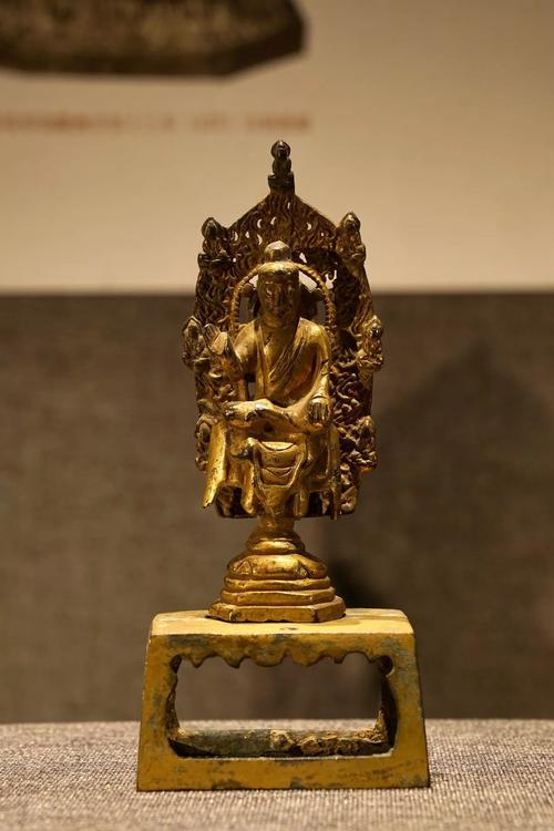5厘米鎏金铜佛坐像 唐通高:13.8厘米鎏金铜佛坐像 唐通高:13.