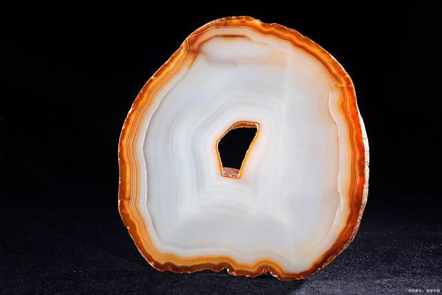 辨别天然玛瑙与优化品的区别的区别?