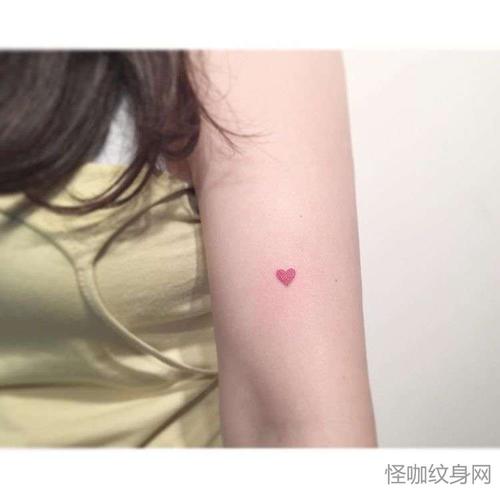 小清新大臂爱心纹身图案
