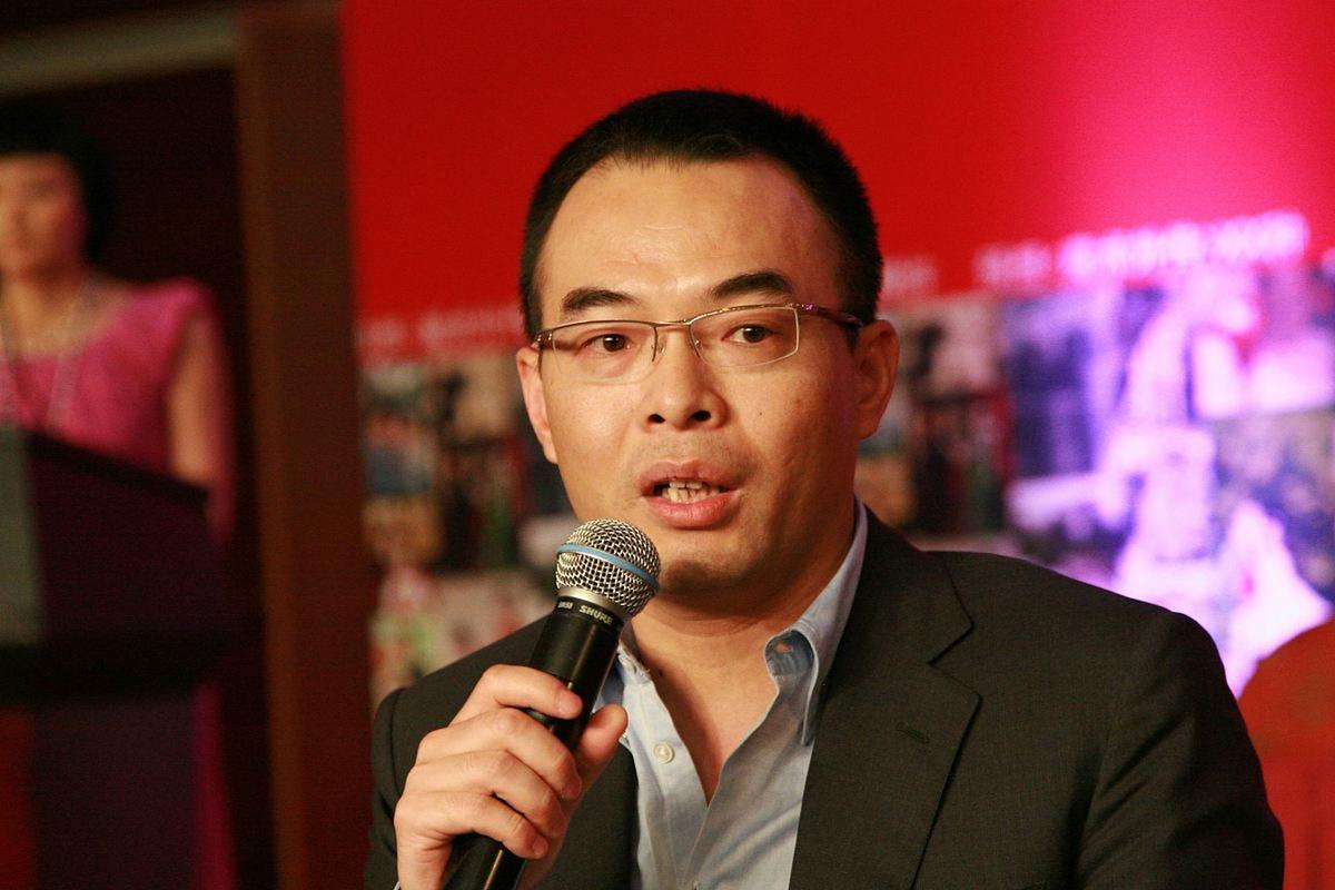 覃辉,有"民营传媒富豪第一人"之称,在北京,上海等地拥有几十家传媒