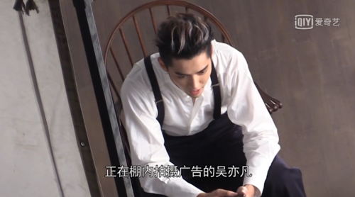 [吴亦凡][新闻]170829 吴亦凡拍摄广告中途眼睛不适 化妆师小明帮忙滴