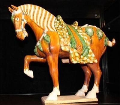 唐三彩全名唐代三彩釉陶器应去哪里鉴定
