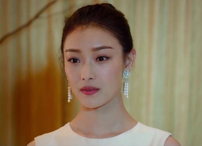 倪妮在28岁未成年这部电影中的造型超多各种美