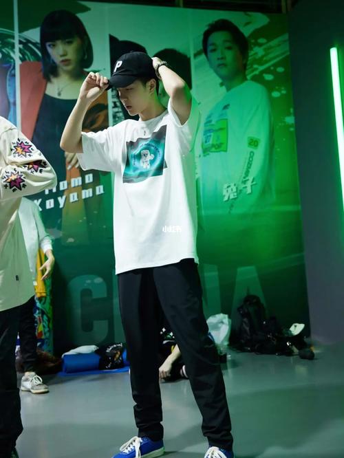 王一博这就是街舞_王一博_街舞_火锅_娱乐_明星娱乐