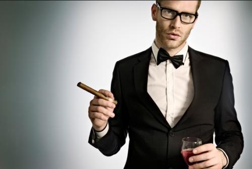 雪茄的正确吸法及拿时的姿势是怎样的?