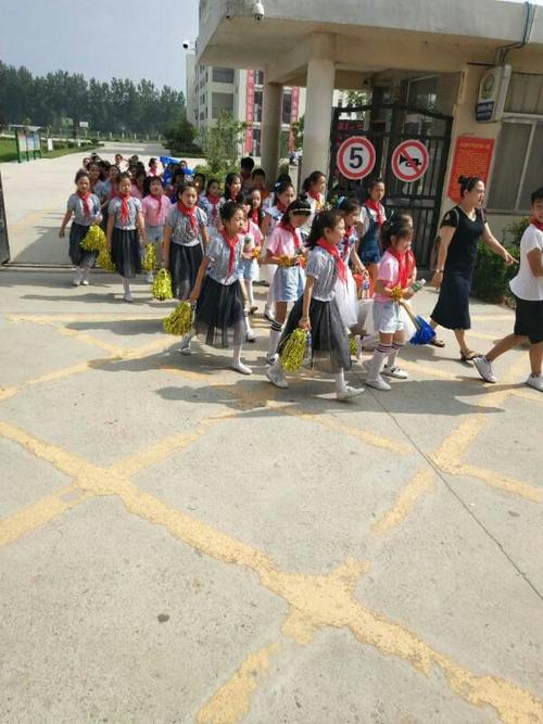 (仇桥镇中心小学"七彩夏日"走进