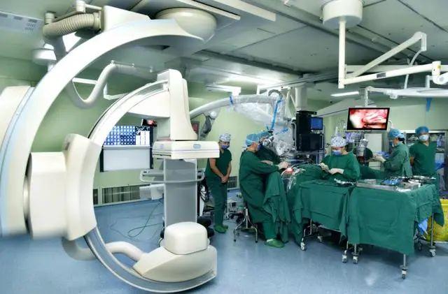 南昌大学二附院神经外科完成省内首例复合手术室动脉瘤开颅夹闭术