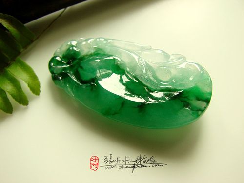 收藏级别美貌冰玻璃种飘阳绿翡翠如意预告