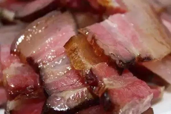 『金口河』 美食·乡恋 ▲永胜腊肉要采用在海拔1500米以上的大山中