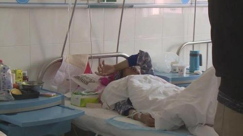 楚雄:七旬老人摔伤住院无人照顾,律师为她支招标题图片