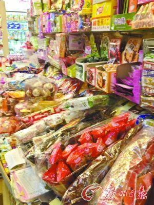 "五毛钱零食"批发紧俏 父母忧孩子"嘴边安全"
