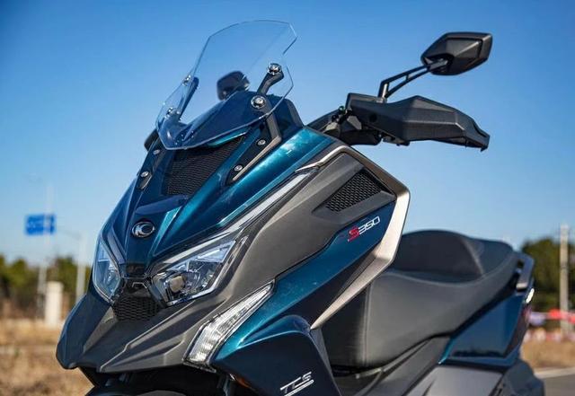 光阳实力大将赛艇s350,水冷引擎马力28匹,配13l大油箱