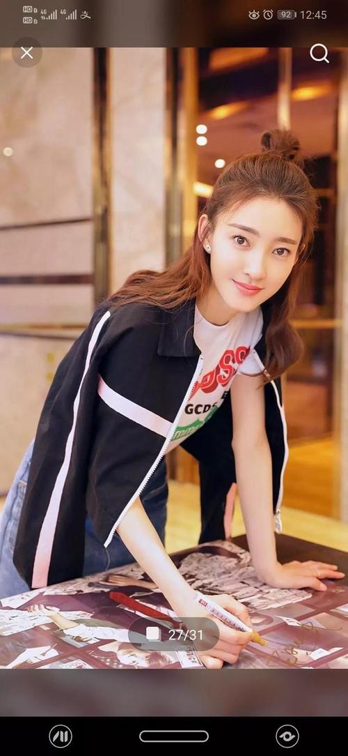 演员王丽坤美照