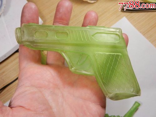 茶壶飞机手枪坦克(70后的玩具)