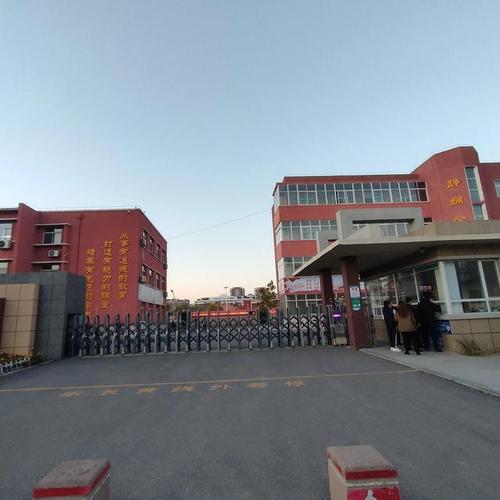 美丽漂亮的盘锦市兴隆台辽河油田第三高级中学