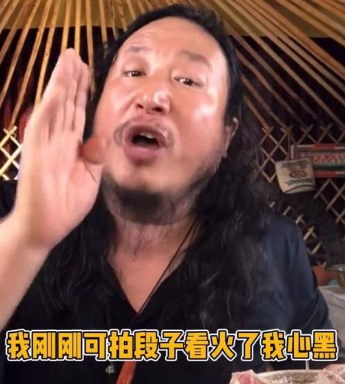 毛子哥抱怨钱不好挣一年收入800万还得上交策划400万