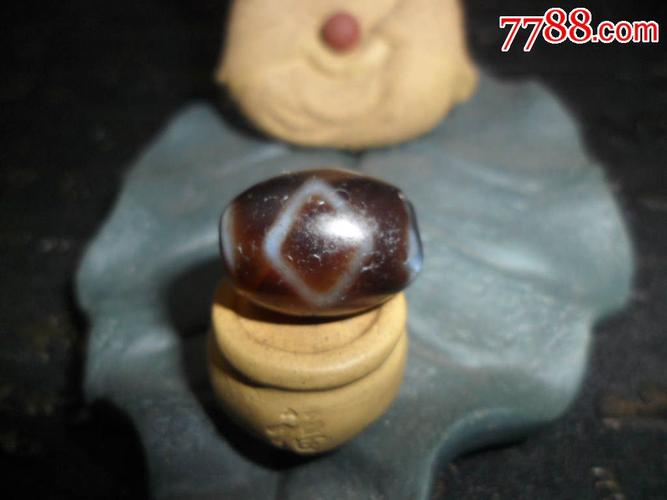 西藏朋友送我的金刚眼老天珠.