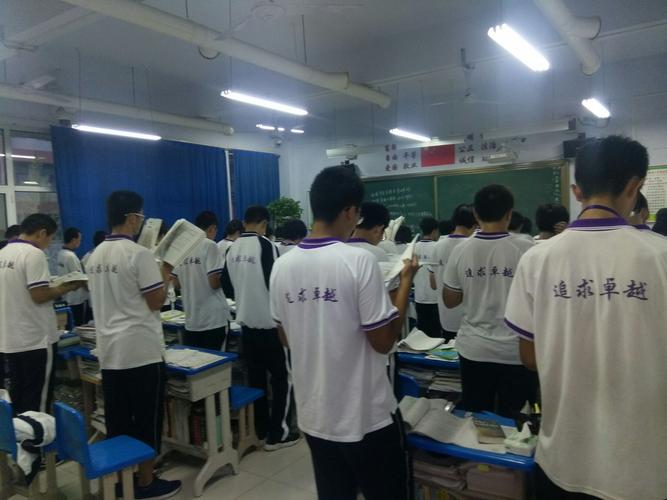 追求卓越已经融入衡中人的血液,深入衡中人的骨髓,校园学习生活中