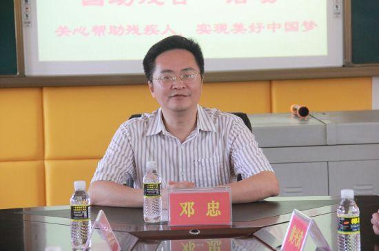 上午9点,三亚市人民政府副市长邓忠,市教育局局长陈正光,天涯海角