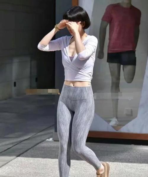 小姐姐你的紧身裤是不是太紧了点