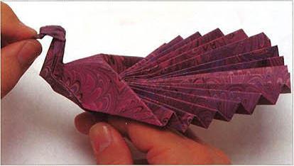 立体折纸孔雀开屏的折法步骤图