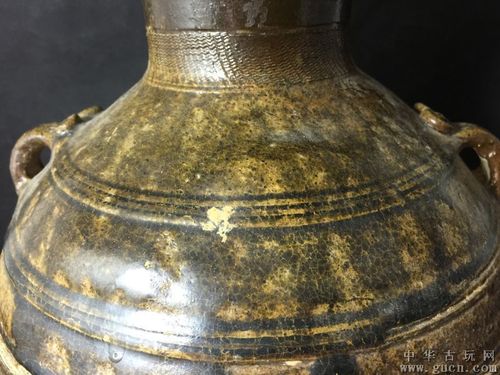 汉代螺旋纹双系青瓷陶罐