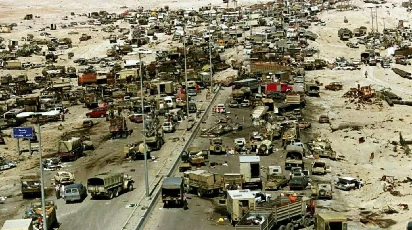 图为海湾战争中被摧毁的伊拉克军队