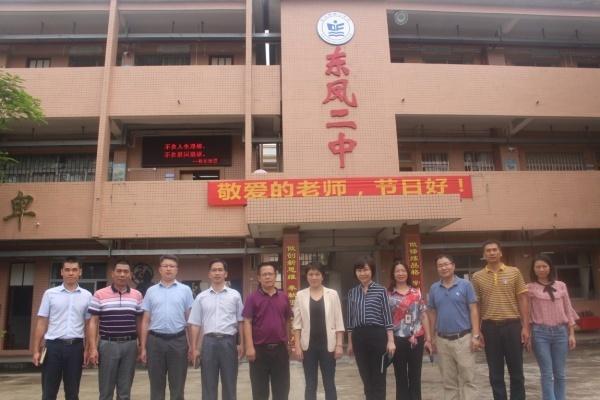 心系教育——东凤镇党委书记深入东凤二中.