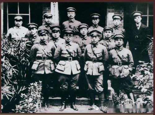 率领的国民军在苏联和中国共产党帮助下,于1926年 9月在绥远五原誓师