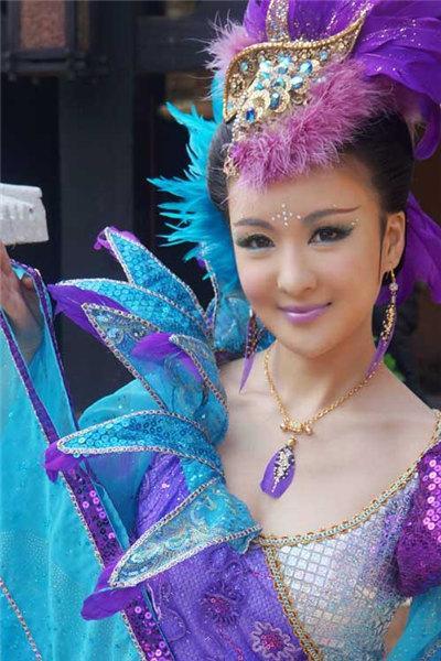 《封神英雄榜》将播 郑亦桐炫彩扮"鸡精"