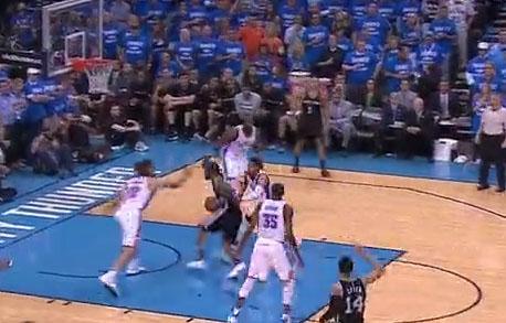 莱昂纳德强势突破暴力扣篮