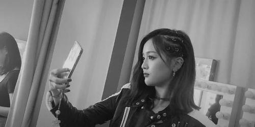 杨幂吴宣仪在线教学 不洗头能梳什么发型?