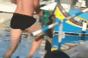 搞笑gif趣图:还是老外会玩,这是挑战吗?