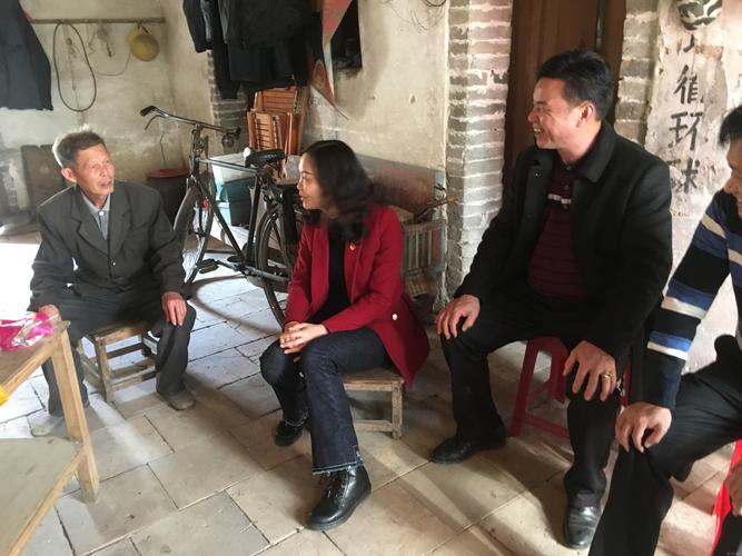 佛冈县政府信息公开网—黄丽到迳头镇走访慰问困难党员