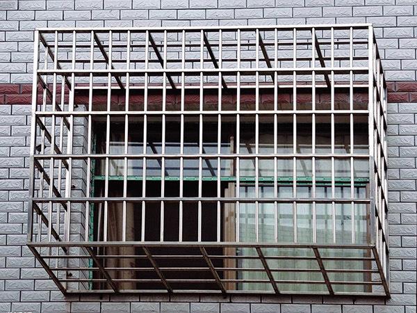 家里装防盗窗有用吗防盗窗多少钱一平方