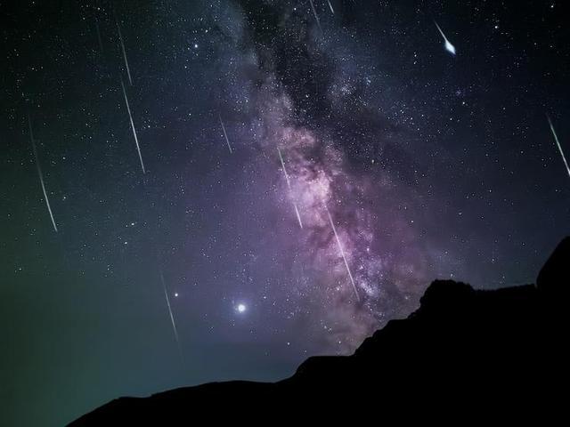 8月12日晚,8月星空最令人期待的一部"天象大片",英仙座流星雨如约而至