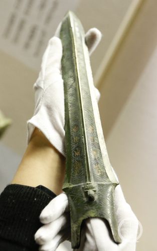 吴国兵器一向以工艺精湛,品质优良闻名于世,其中尤以吴钩声名最著.