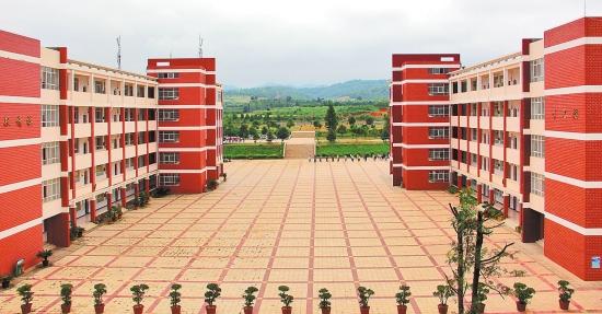 2015年04月27日 星期一_08 美丽校园 砚山县民族中学