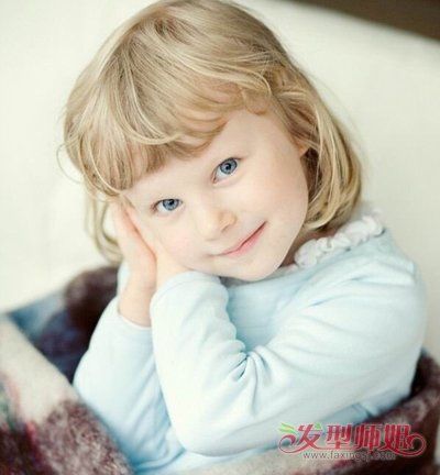 发型设计 儿童发型 >> 宝宝自来卷发型 小女孩可爱卷发发型  可爱的女