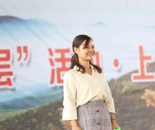江西女性发布  这是廖喜玉第8次亮相"妇联金牌快车走基层"活动.