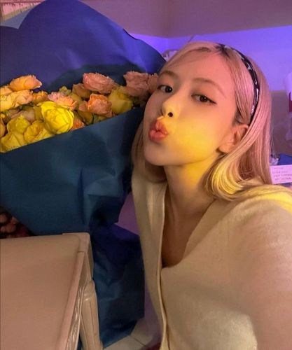 blackpink成员rose朴彩英ins近日更新