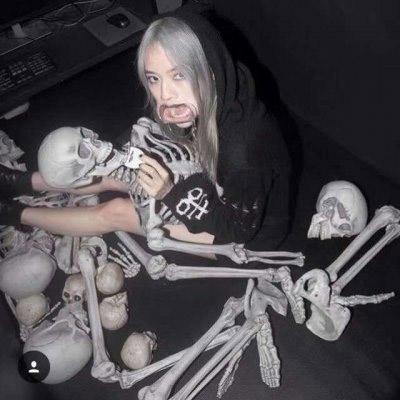 2021真人带血的丧系女头像