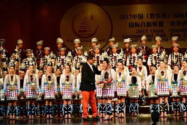 从江侗族大歌队演唱音乐《弹起琵琶想起郎》从江侗族大歌队现场演唱