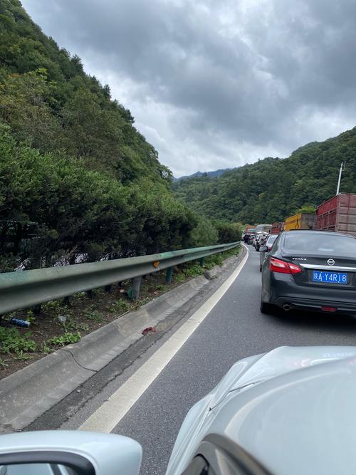 京昆高速路况实时查询:堵车缓行,位置:陕西安康段高速最新消息