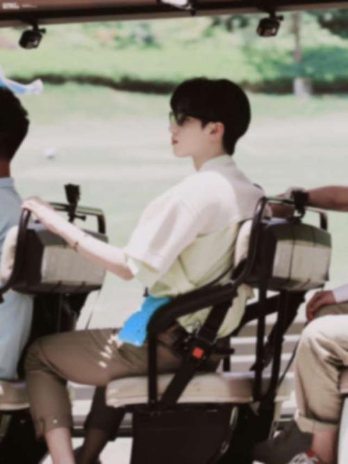 严格抵制私生,请大家多多关注严浩翔舞台,离艺人私生活远一点!