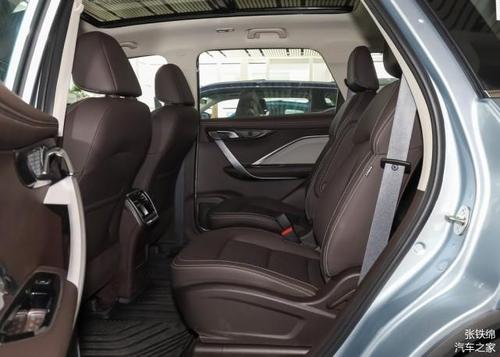 6座的五菱凯捷和吉利嘉际,谁更适合家用?乘坐体验差距